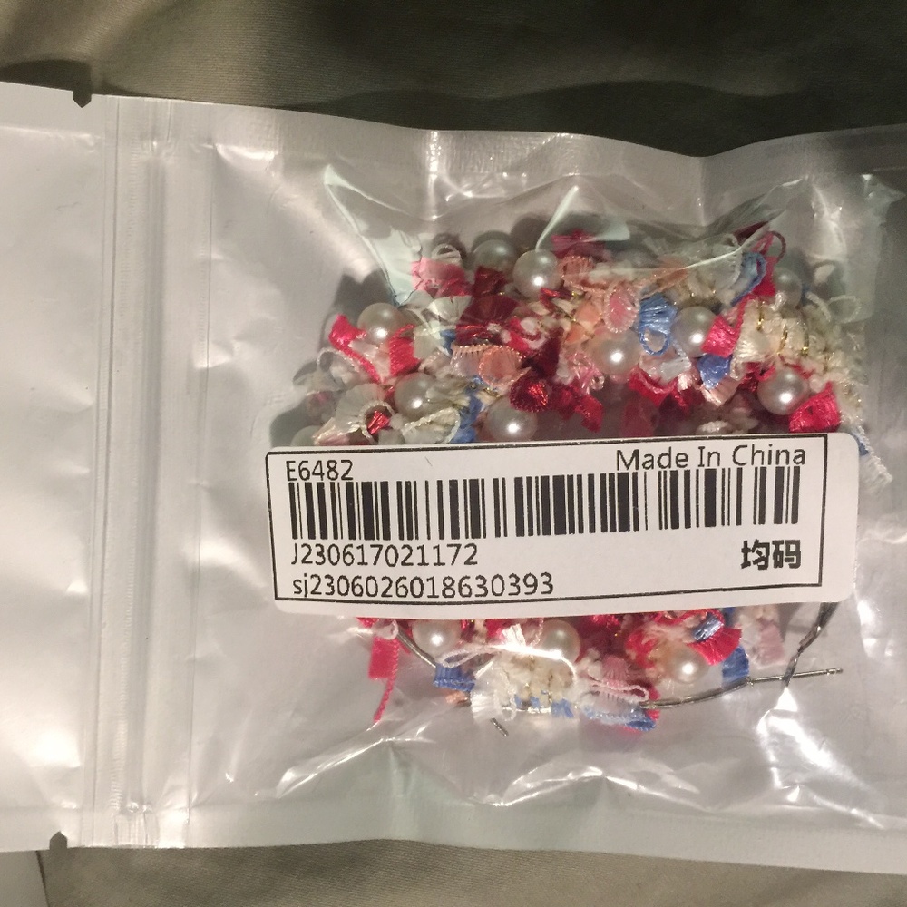 7 pieces of unworn pink earrings